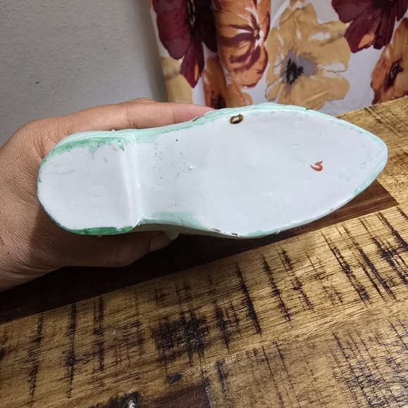 Vintage Porcelain "girl with her dog" shoe figurine, Victorian style - Picture 5 of 5